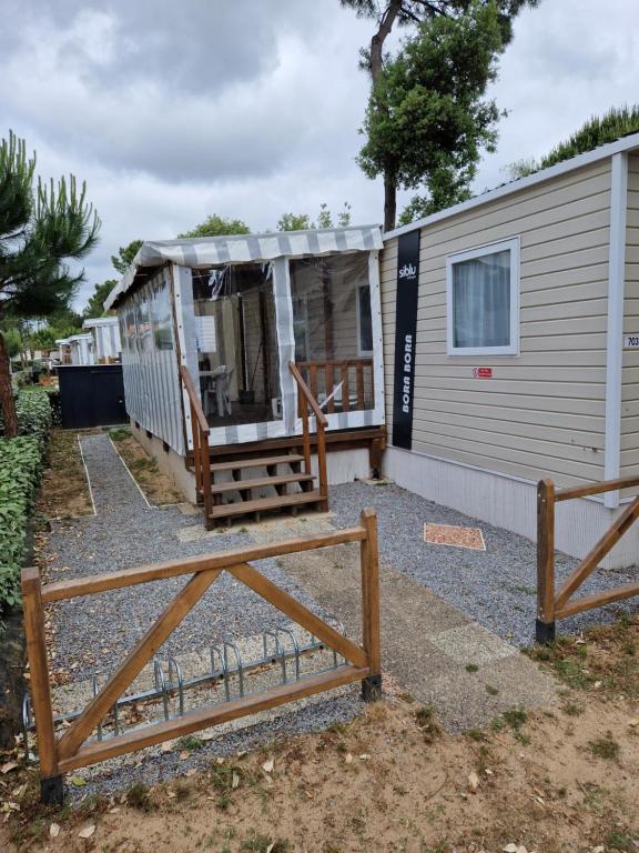 Camping Bungalow neuf 3 chambres avec piscines partagées dans un camping-club vacances haut de gamme 168 Rue des Sables Camping le Bois Dormant 703 85160 Saint-Jean-de-Monts