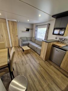 Bungalow neuf 3 chambres avec piscines partagées dans un camping-club vacances haut de gamme
