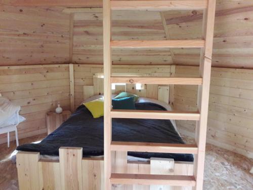 CABANE DANS LES ARBRES