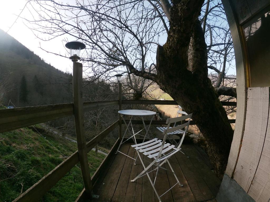 Cabane dans un pommier 11 Couret Sud, 31160 Boutx