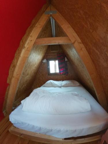 Cabane dans un pommier