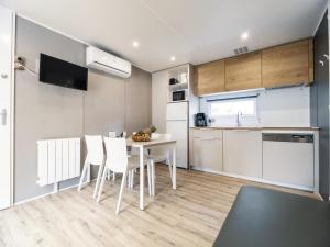 Camping Au Petit Port de L'Houmeau - La Rochelle