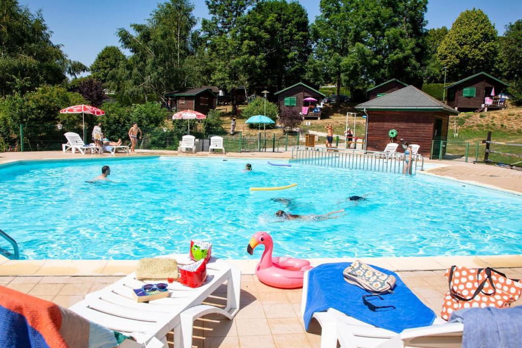 Camping de Tauves 31 place du foirail,  63690 Tauves