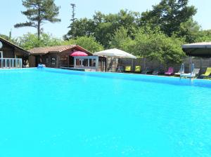 Camping Camping familial les chalets d'Uza 1101 rue deSt Julien en Born 40170 Uza Aquitaine