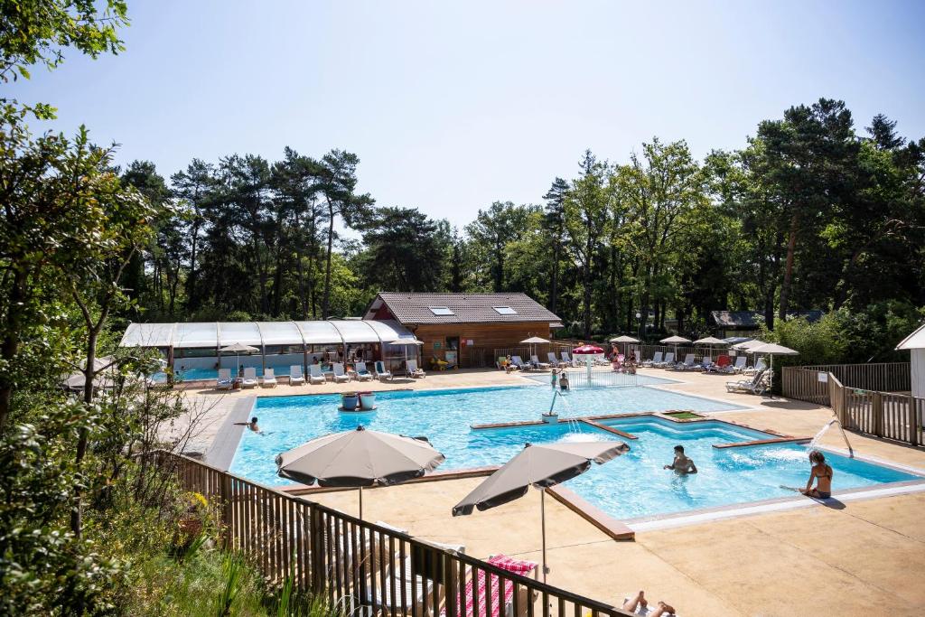 Camping Camping La Pinède 10 Avenue de la Plage 74140 Excenevex