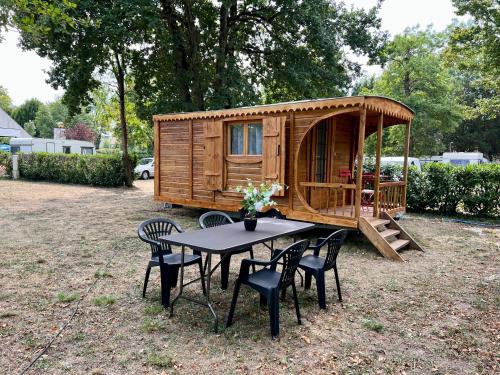 Camping Camping La Rivière Dorée Chemin des Grèves 77167 Bagneaux-sur-Loing -1