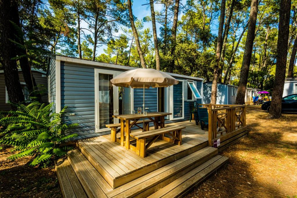 Camping la Sousta**** avenue du Pont du Gard, 30210 Remoulins