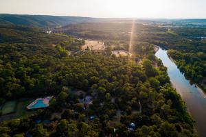 Camping Camping la Sousta**** avenue du Pont du Gard 30210 Remoulins Languedoc-Roussillon