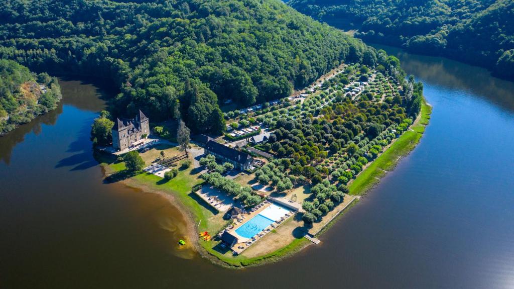 Camping Camping Le château du gibanel camping Seagreen 19400 Saint-Martial-Entraygues