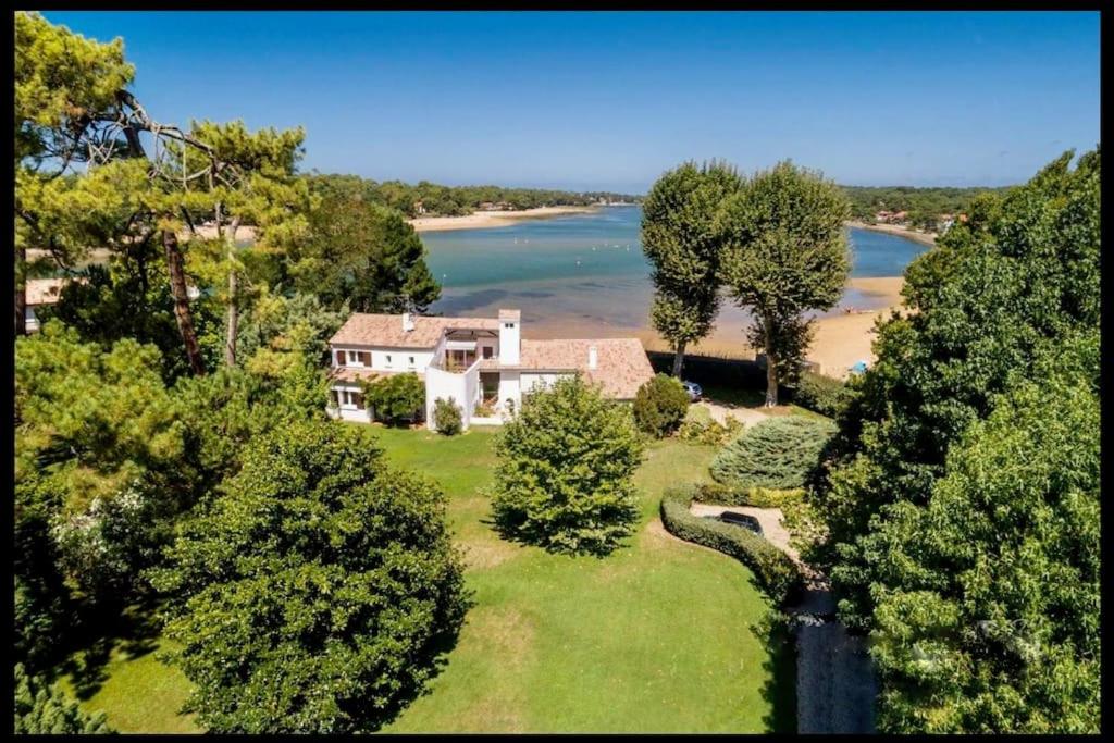 Camping Le Jardin 3 étoiles - chalets, bungalows et emplacements nus pour des vacances nature le long de la rivière le Gijou