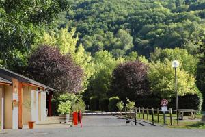 Camping Camping Le Jardin 3 étoiles - chalets, bungalows et emplacements nus pour des vacances nature le long de la rivière le Gijou 7 rue du Pont Vieux 81330 Lacaze Midi-Pyrénées