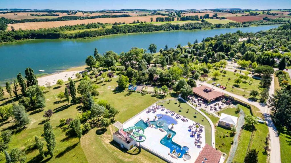 Camping Camping le Lac de Thoux Lieu dit Lannes, Route départementale 654 32430 Saint-Cricq