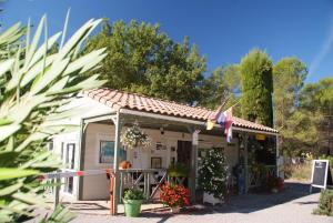 Camping Camping Le Parc 408 Quartiere Trestaure 83440 Saint-Paul-en-Forêt Provence-Alpes-Côte d\'Azur