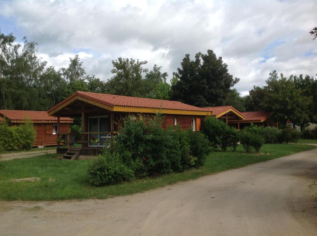 Camping Le Pont d'Allagnon Rue René Filiol, 43410 Lempdes sur Allagnon