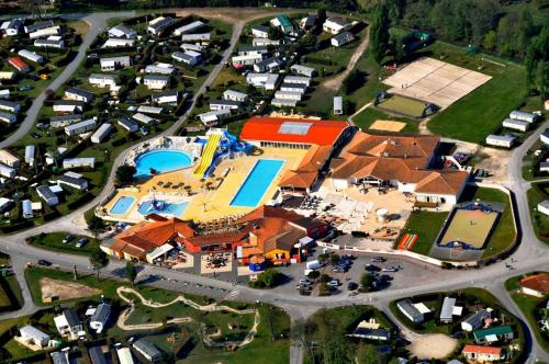Camping Les Charmettes-Mobile Home Vacances