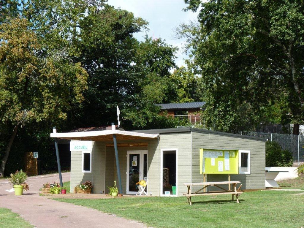 Camping Camping Les Chênes Verts 15 Boulevard du Marais 17132 Meschers-sur-Gironde