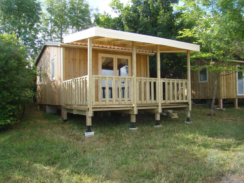 CAMPING LES GRAVES - Cabane TITHOME 1459 avenue Saint-Pierre 460, 46090 Saint-Pierre-Lafeuille