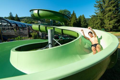 Camping Les Vernieres La Bourboule Sancy