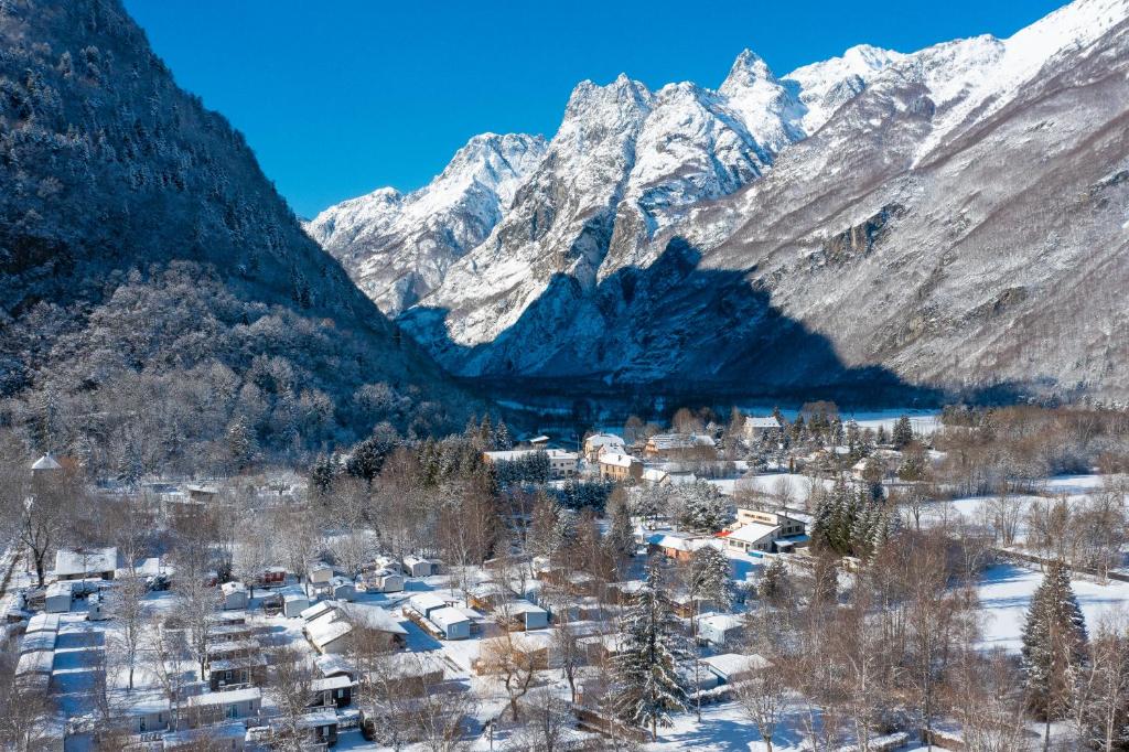 Camping RCN Belledonne Rochetaillée, 38520 Le Bourg-dʼOisans