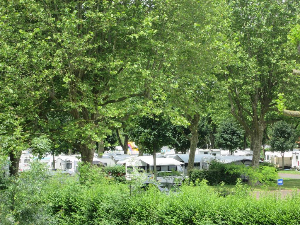 Camping Camping Val de Boutonne 56 quai de bernouet 17400 Saint-Jean-dʼAngély