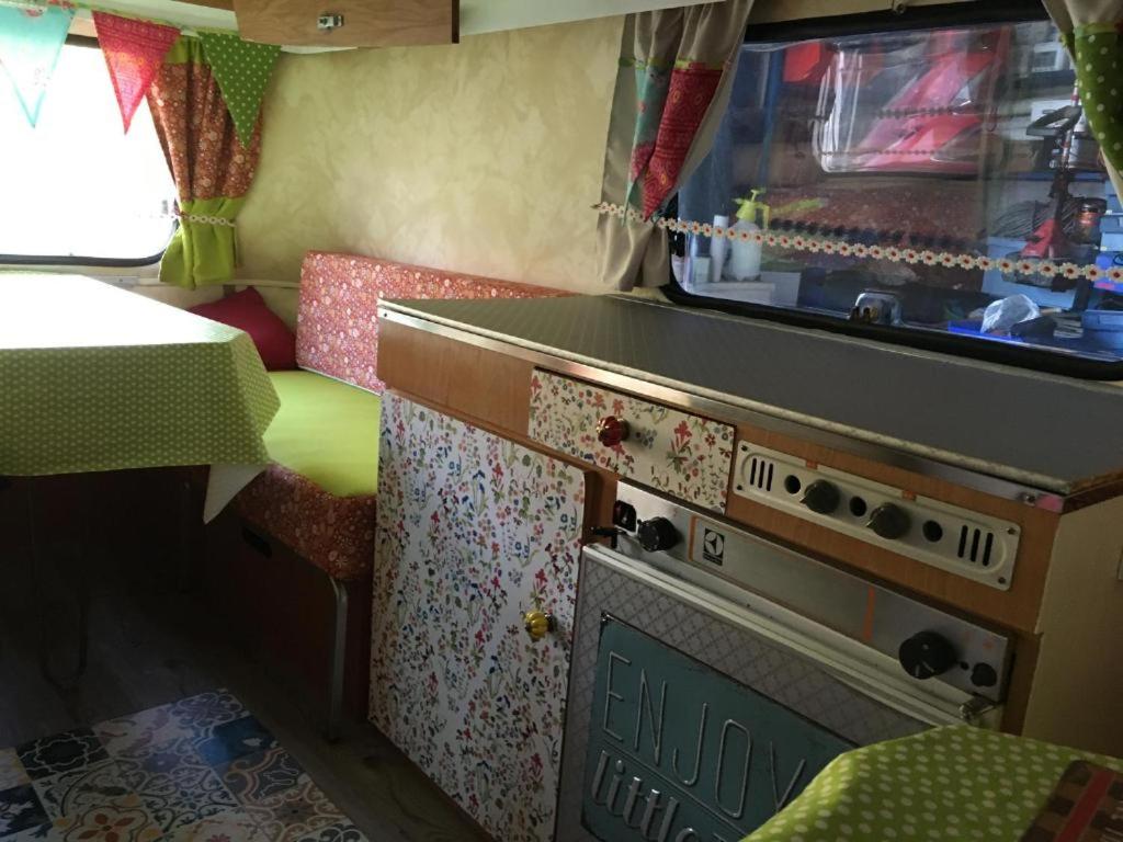 Camping caravane vintage Rue de la Charité 72220 Écommoy