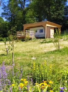 Camping carazen , caravane chauffée 20, Sannegrand 23190 Saint-Sylvain-Bellegarde Limousin