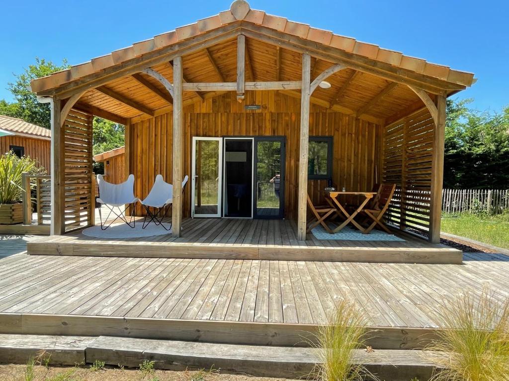 Camping Chalet au calme dans la pinède Domaine de la Forge la Teste de Buch 33260 La Teste-de-Buch