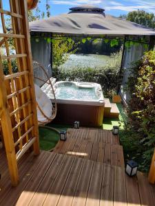 Chalet avec spa vue sur le lac