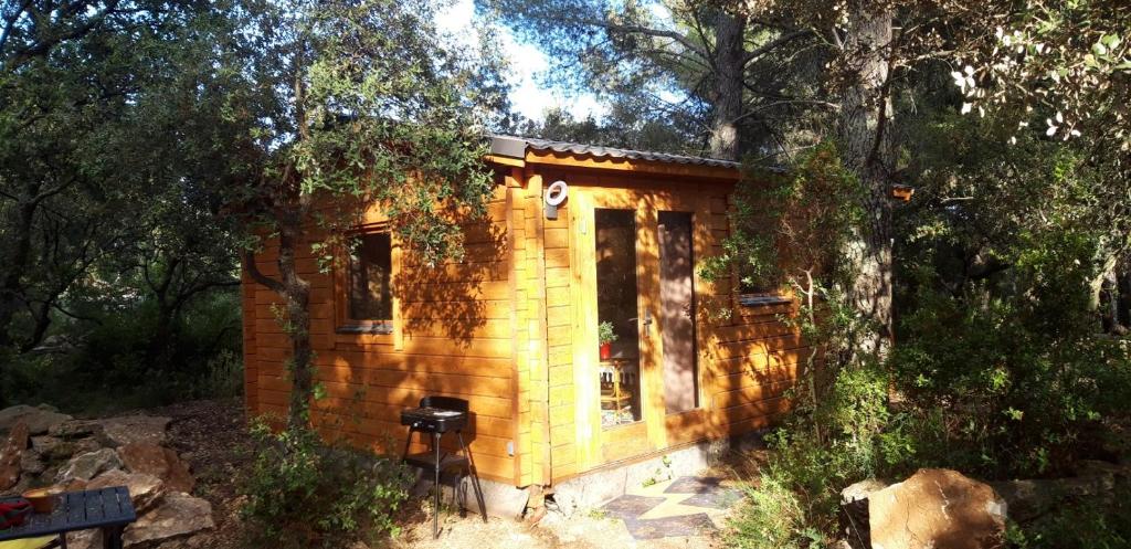 Camping Chalet dans la colline Chemin Belvezet 13250 Cornillon-Confoux