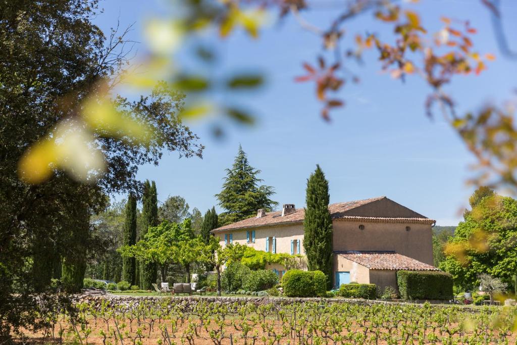 Chalets dans le parc d'un Manoir du 19eme siècle