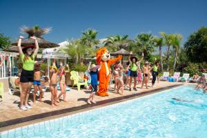 Chalets met buitenkeuken op Camping Leï Suves - JoyCasa