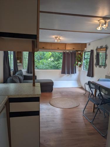 Chamant mobile home situé au coeur du lac