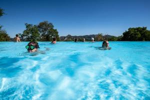 Charmant camping Familiale 3 Etoiles vue 360 plage piscine à débordement empl XXL