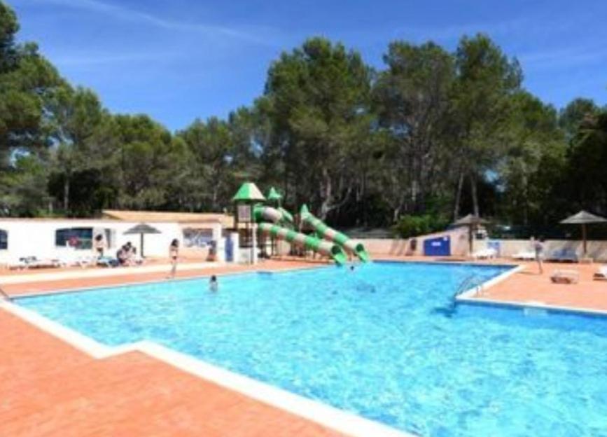 Camping Charmant mobilhome au Castellet pour 4 Camping Les Grands Pins  Montée du Vieux Camp 83330 Le Castellet