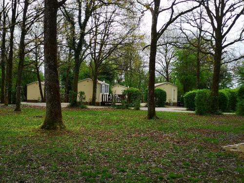 Village vacances Camping de la Croix d'Arles D 974 Bourg