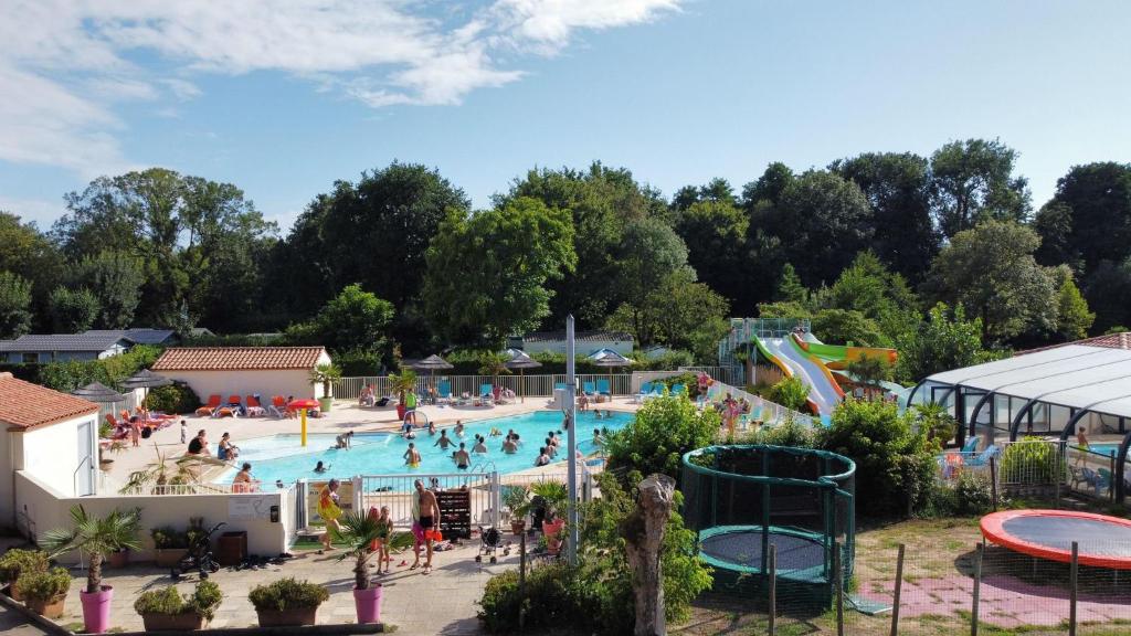 Camping Domaine Le Ragis Chemin de la Fradiniere 85300 Challans