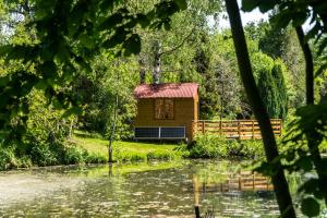 Dôme au bord de l eau