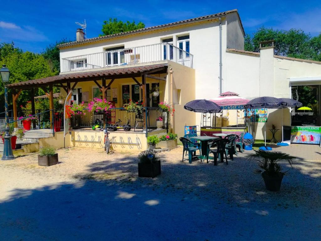 Camping Camping en Ardeche Le Lion quartier ile de chenevier, 07700 Bourg-Saint-Andéol