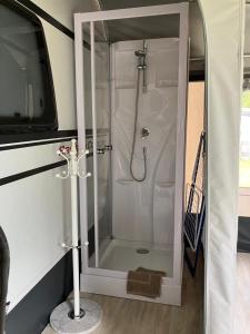 Ferienunterkunft Mietwohnwagen mit Dusche und WC Typ Storch