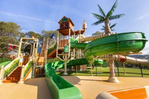 Camping Frantheor Fréjus 5 étoiles Holiday green, 1900 ROUTE DEPARTEMENTALE 4 FREJUS 83600 Fréjus Provence-Alpes-Côte d\'Azur