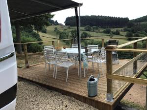 Gezellige luxe caravan met zwembad in zuid- Bourgogne