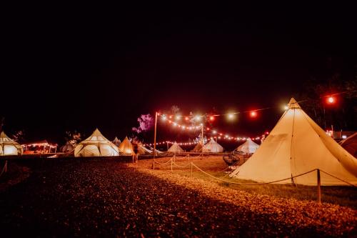 Glampingresort raus am see in Spaden
