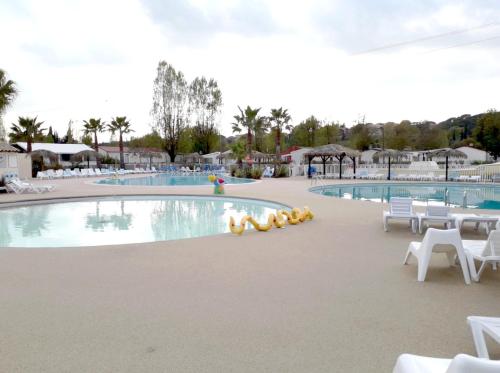 GRAND MOBILEHOME PROCHE COMMODITE FO10