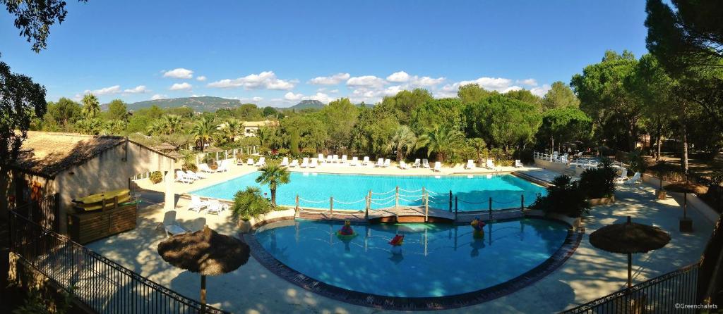 Camping Greenchalets Roquebrune Sur Argens 1770 Boulevard Ric Hochet Route de Marchandise 83520 Roquebrune-sur Argens