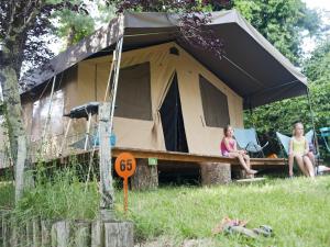 Camping Huttopia Beaulieu sur Dordogne Boulevard Rodolphe de Turenne 19120 Beaulieu-sur-Dordogne Limousin