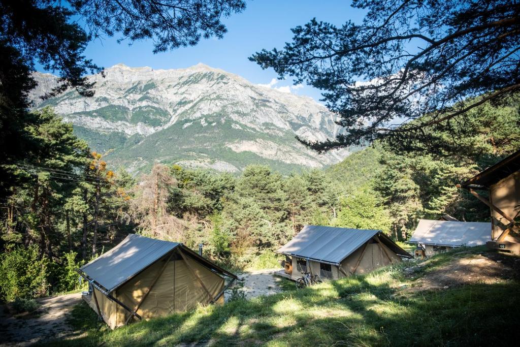 Camping Huttopia Lac de Serre-Ponçon Bas d'Ubaye 04340 Le Lautaret