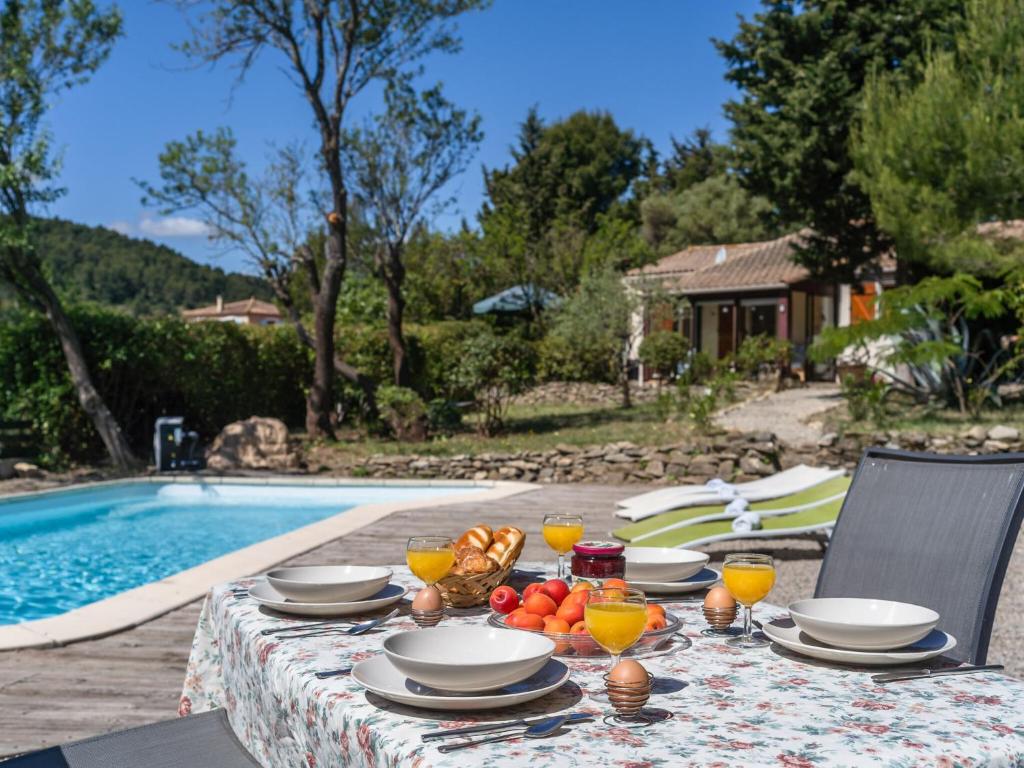 Joli Chalet avec grande terrasse et accès piscine