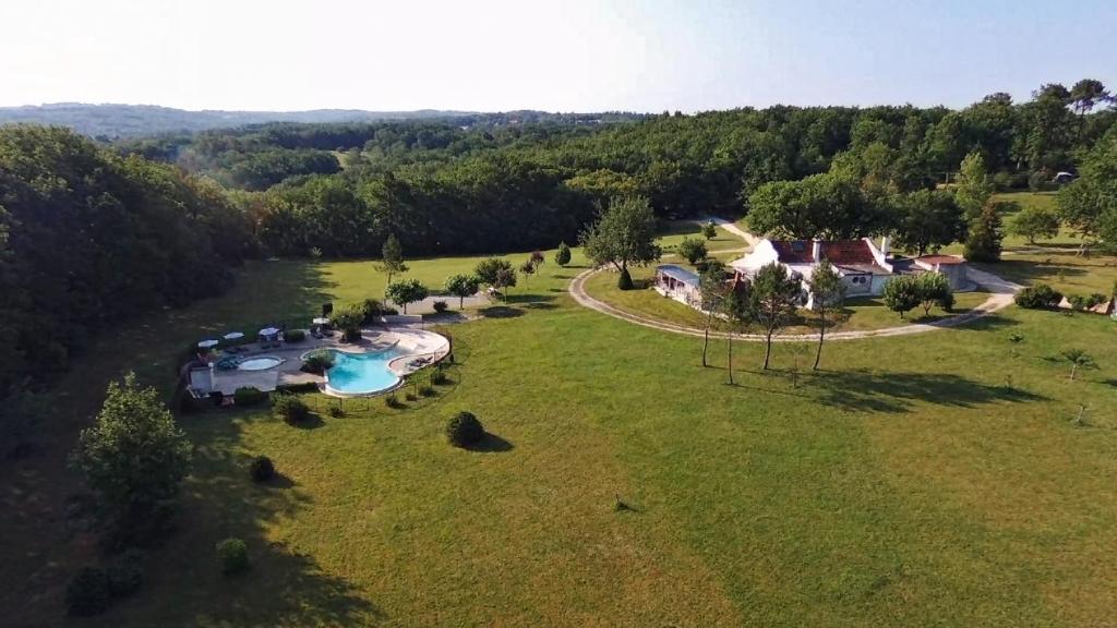 Camping La Clairière - écolieu de vacances Le Peyronnet 46350 Lamothe-Fénelon