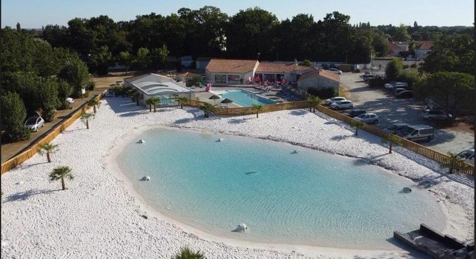 Camping Camping Le Bois Joli 2 Rue de Châteauneuf, 85710 Bois-de-Cené