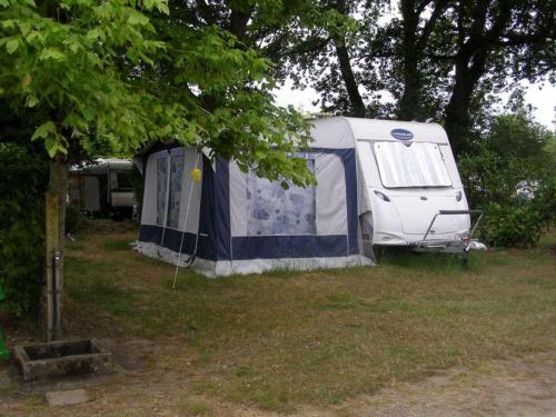 Camping Camping Le Bois Joli 2 Rue de Châteauneuf Bois-de-Cené